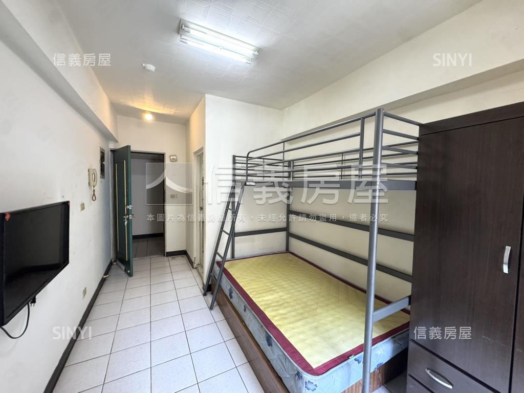 稀有陽台採光套房房屋室內格局與周邊環境