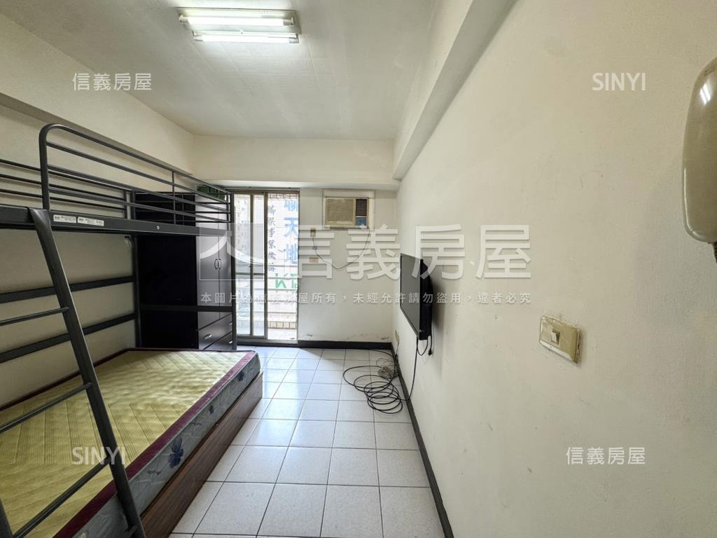 稀有陽台採光套房房屋室內格局與周邊環境