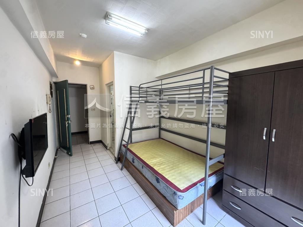 稀有陽台採光套房房屋室內格局與周邊環境