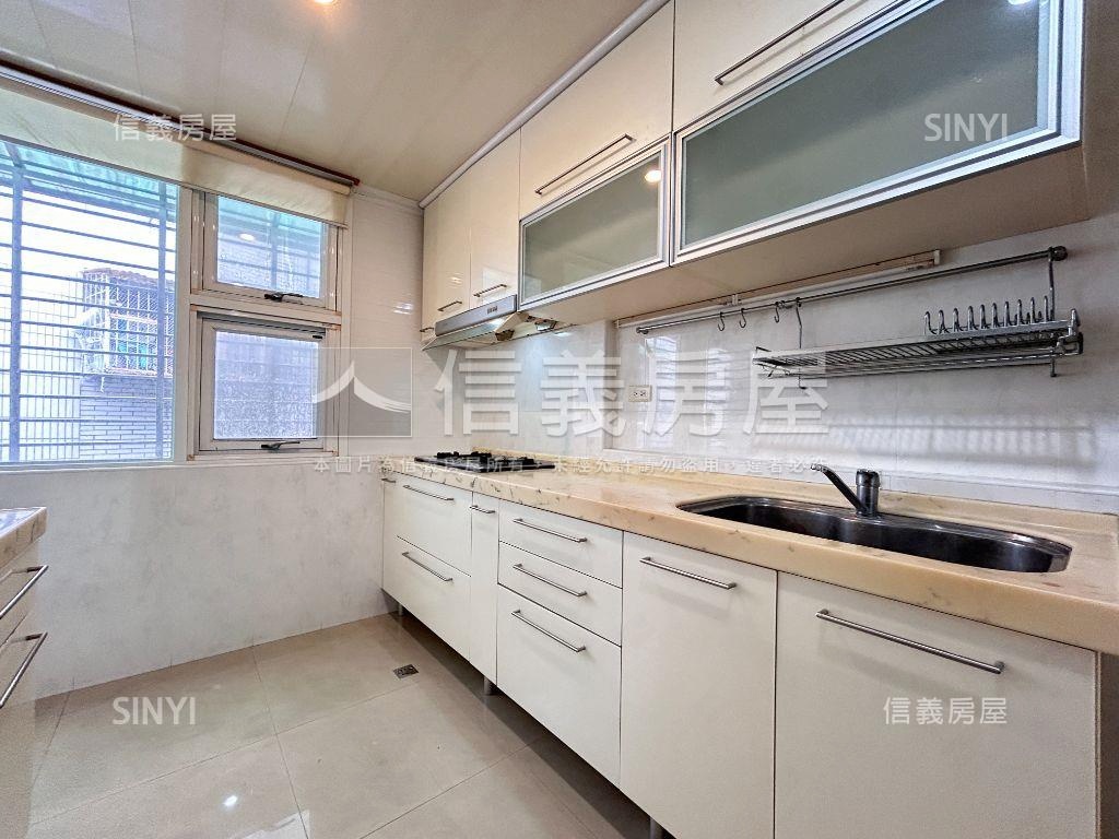 新店中正路活巷三房美公寓房屋室內格局與周邊環境