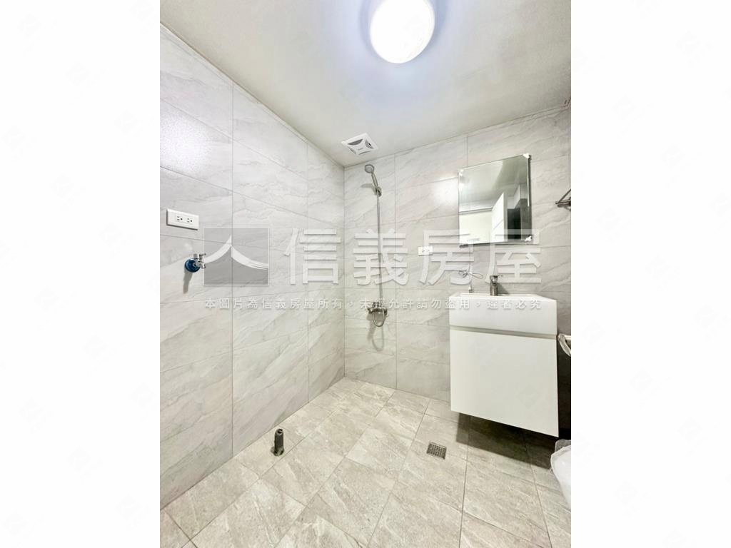 休閒大樓一樓房屋室內格局與周邊環境