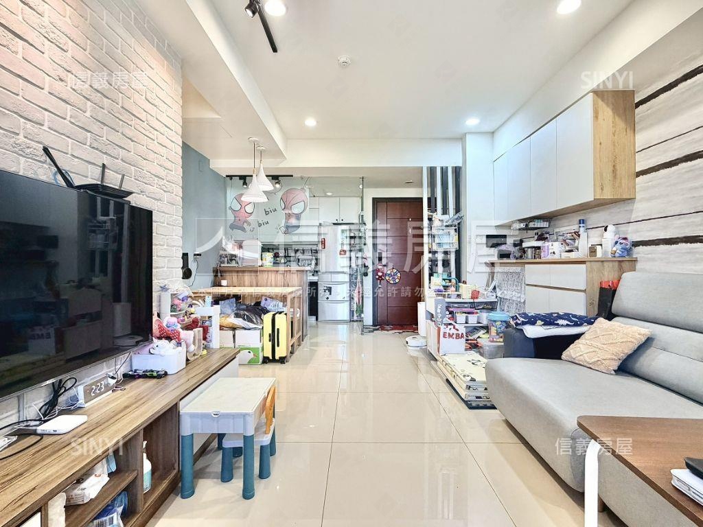 鼎泰鑫鴻精美３房開闊視野房屋室內格局與周邊環境