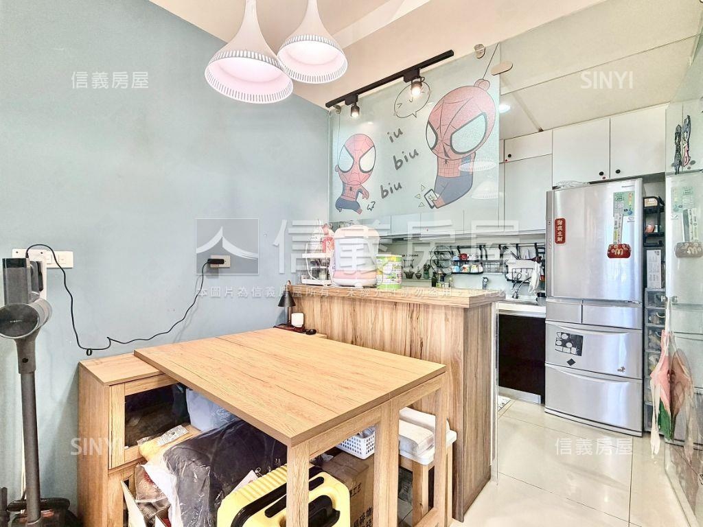 鼎泰鑫鴻精美３房開闊視野房屋室內格局與周邊環境