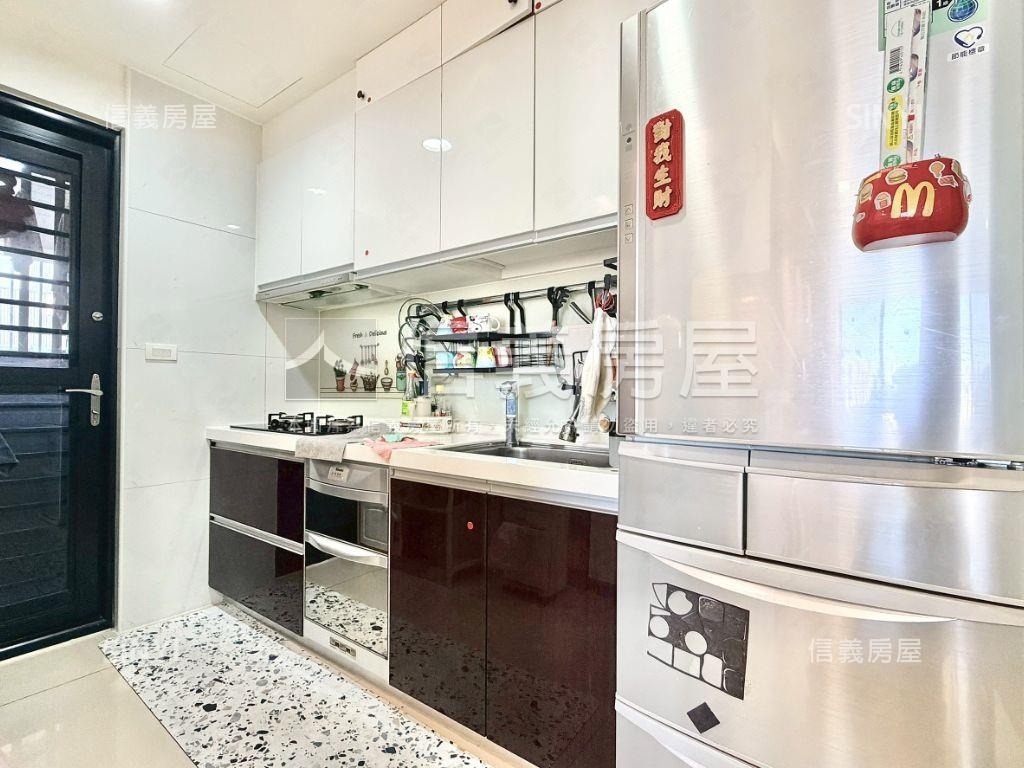 鼎泰鑫鴻精美３房開闊視野房屋室內格局與周邊環境