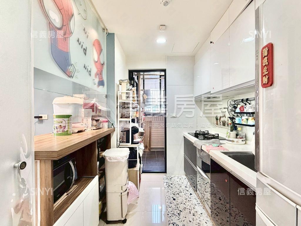 鼎泰鑫鴻精美３房開闊視野房屋室內格局與周邊環境