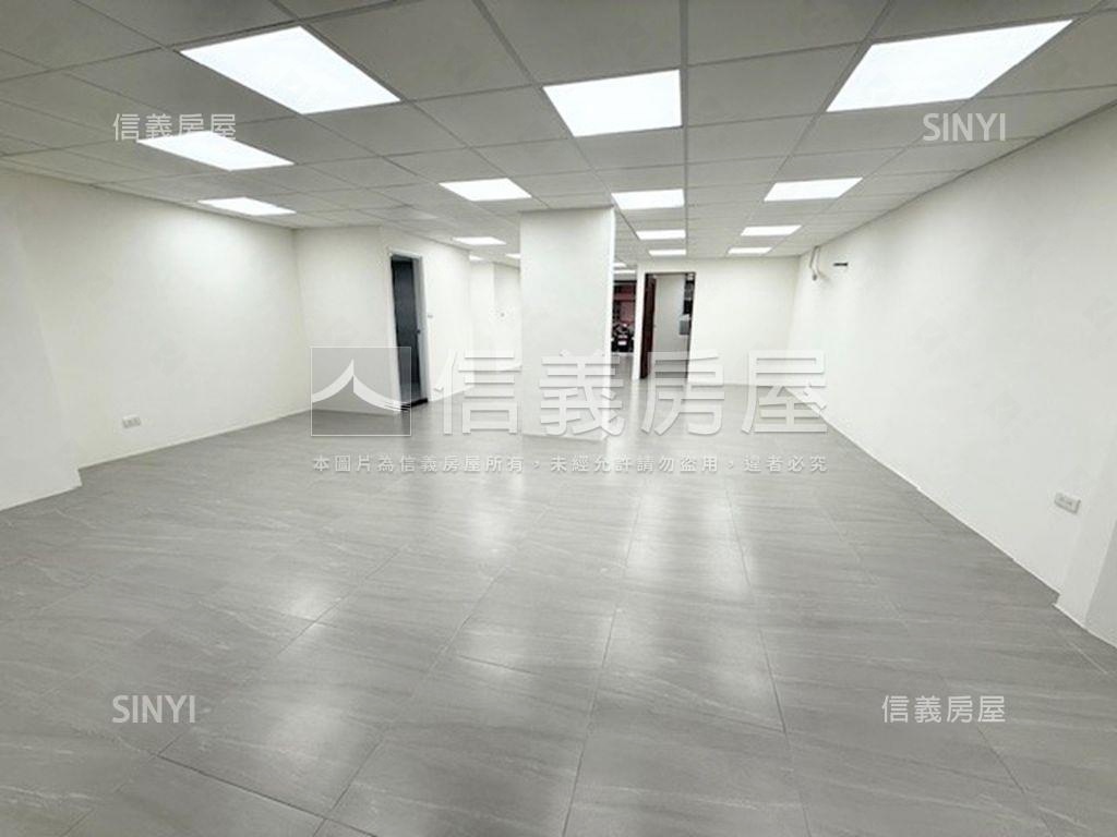 前後臨路面寬角間店面房屋室內格局與周邊環境