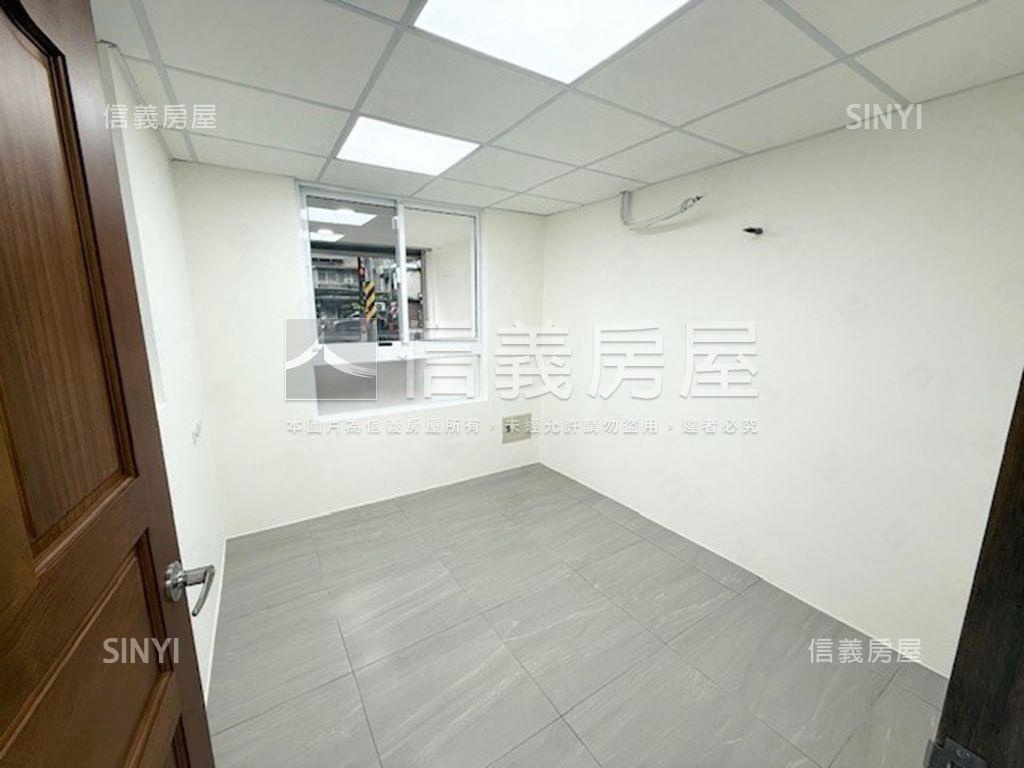 前後臨路面寬角間店面房屋室內格局與周邊環境