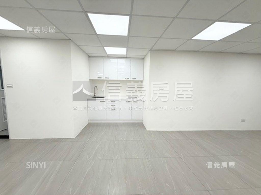 前後臨路面寬角間店面房屋室內格局與周邊環境