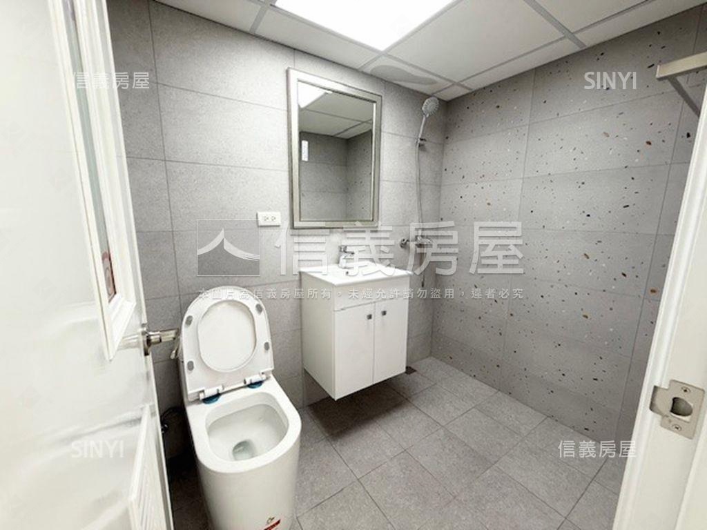 前後臨路面寬角間店面房屋室內格局與周邊環境