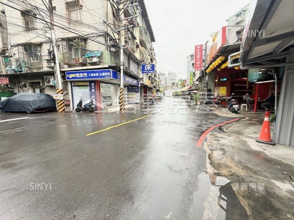 前後臨路面寬角間店面房屋室內格局與周邊環境