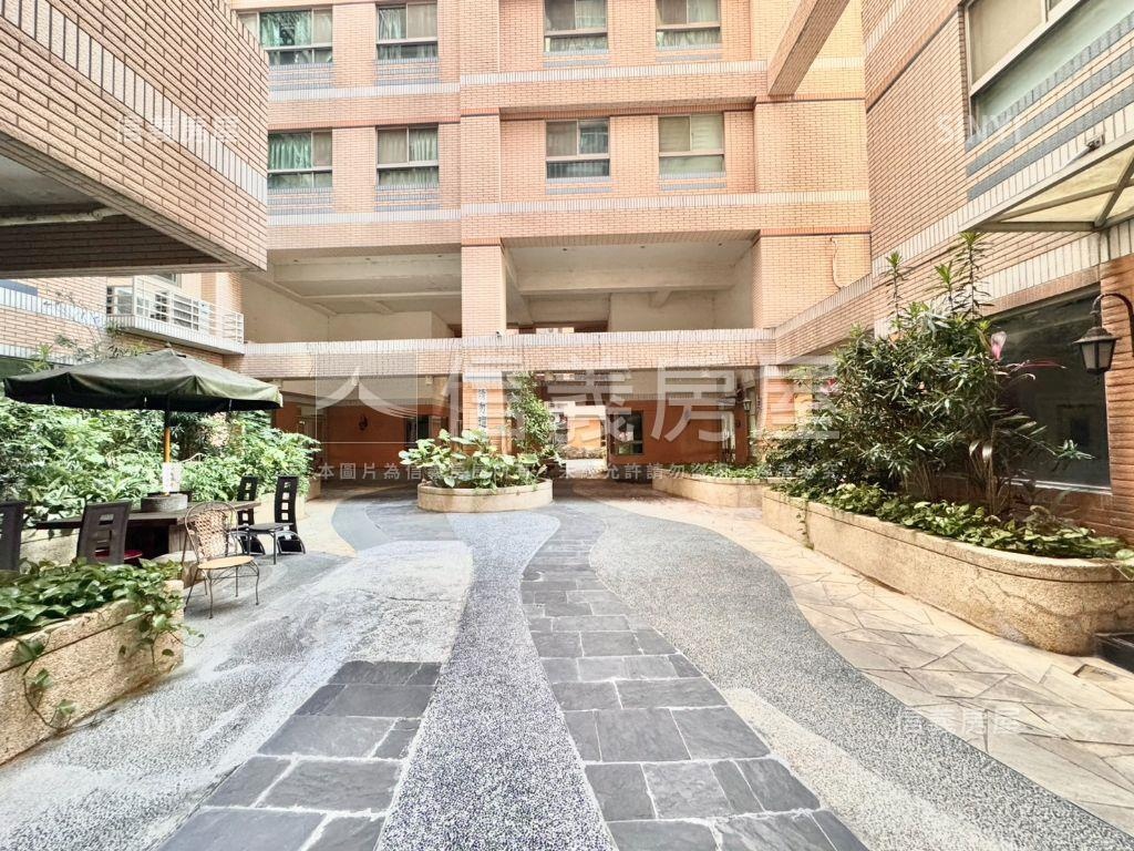 優活高樓景觀方正２房車位房屋室內格局與周邊環境