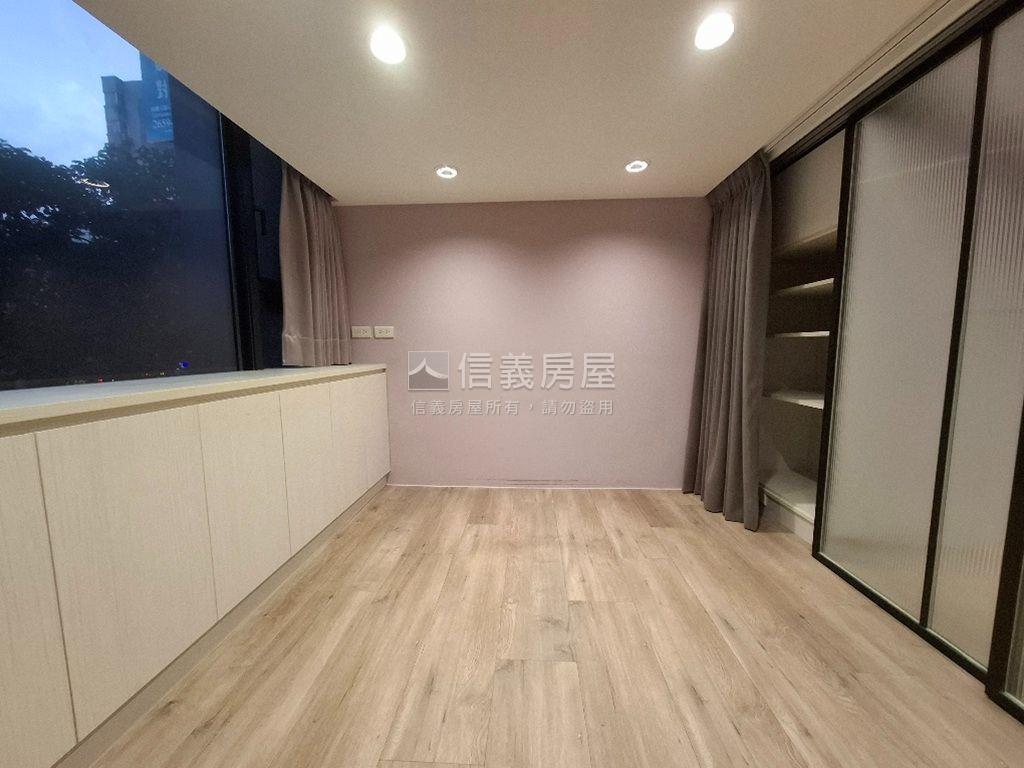 中山Ｑ１挑高裝潢美屋房屋室內格局與周邊環境