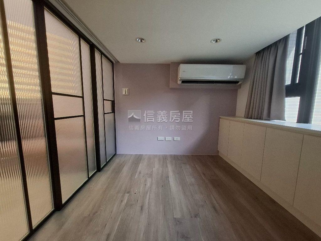 中山Ｑ１挑高裝潢美屋房屋室內格局與周邊環境