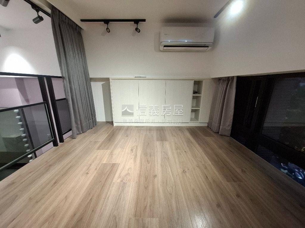 中山Ｑ１挑高裝潢美屋房屋室內格局與周邊環境