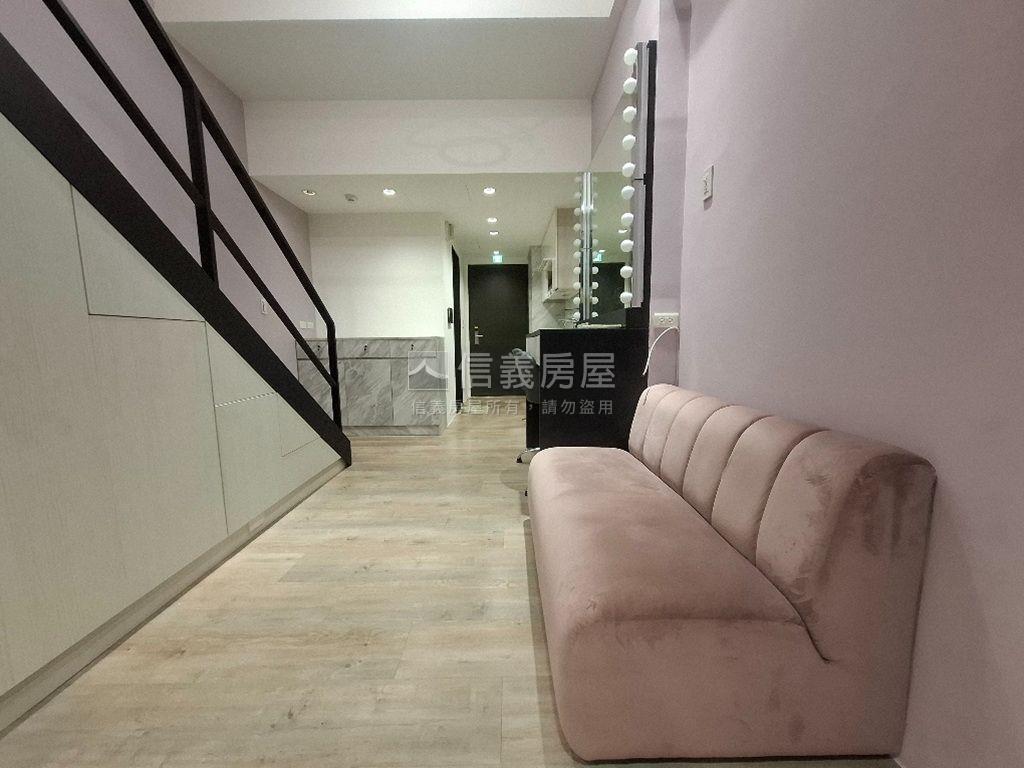 中山Ｑ１挑高裝潢美屋房屋室內格局與周邊環境