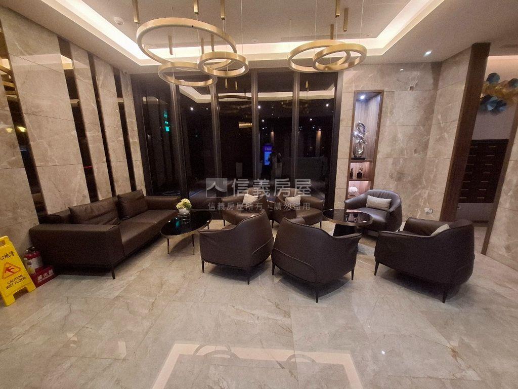 中山Ｑ１挑高裝潢美屋房屋室內格局與周邊環境