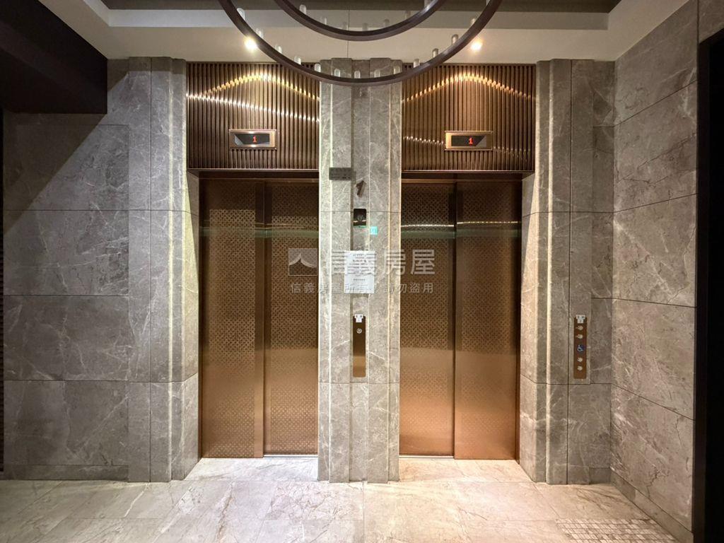 中山Ｑ１挑高裝潢美屋房屋室內格局與周邊環境