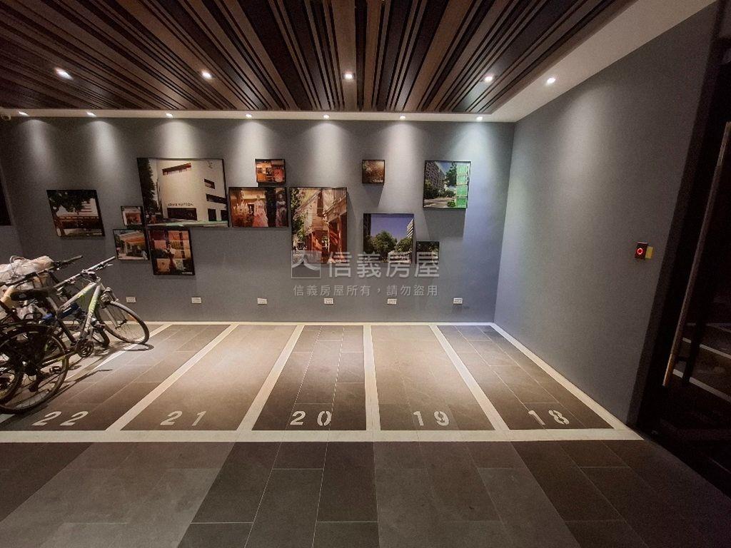 中山Ｑ１挑高裝潢美屋房屋室內格局與周邊環境