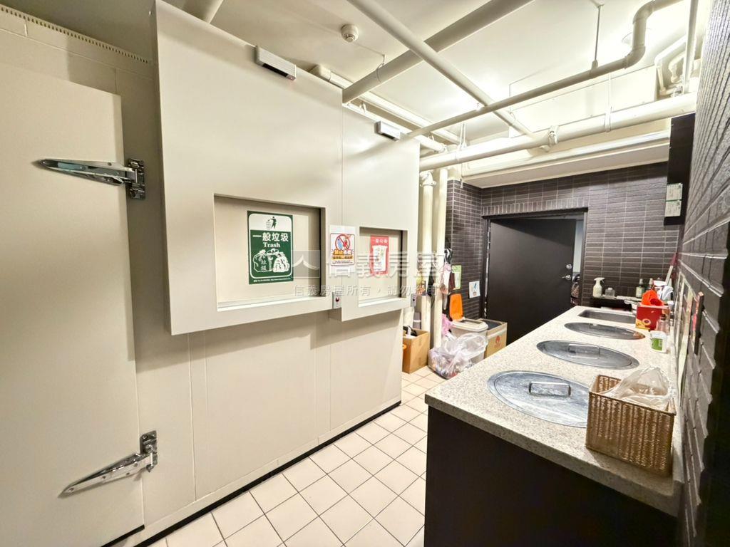 中山Ｑ１挑高裝潢美屋房屋室內格局與周邊環境