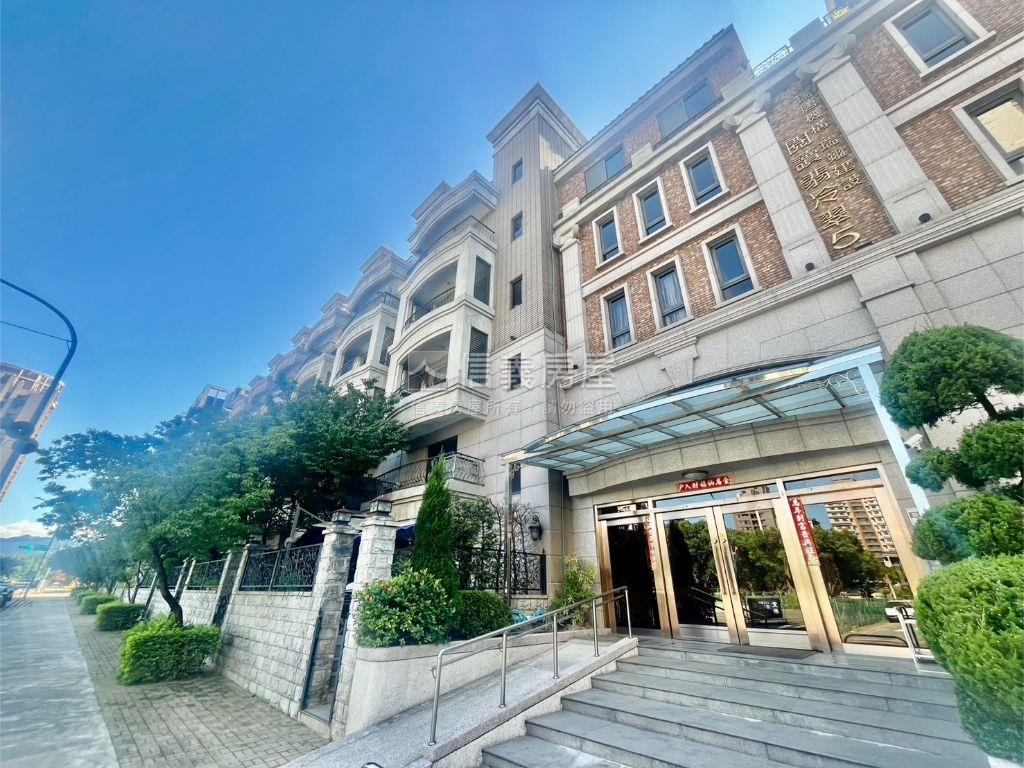 閱讀翡冷翠尊邸別墅房屋室內格局與周邊環境