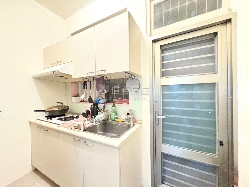 海關靜巷三房公寓一樓房屋室內格局與周邊環境