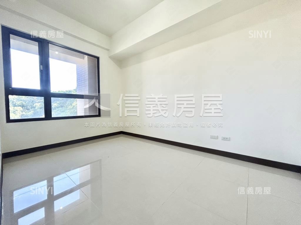 捷運學府三房車位房屋室內格局與周邊環境