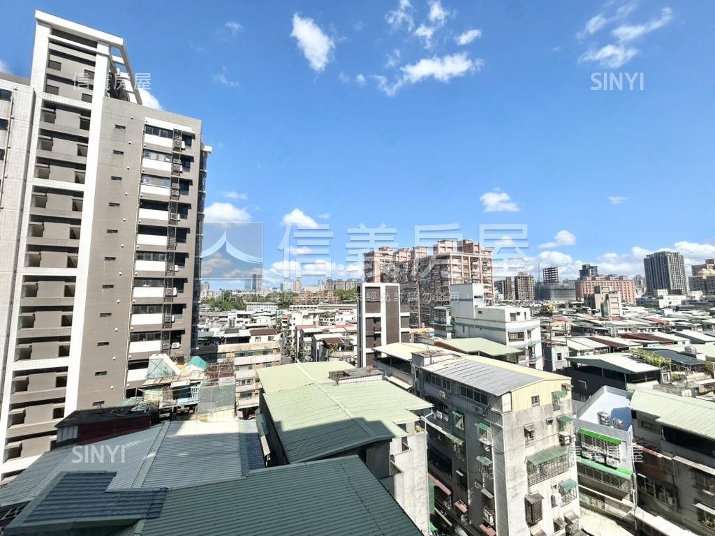 捷運學府三房車位房屋室內格局與周邊環境