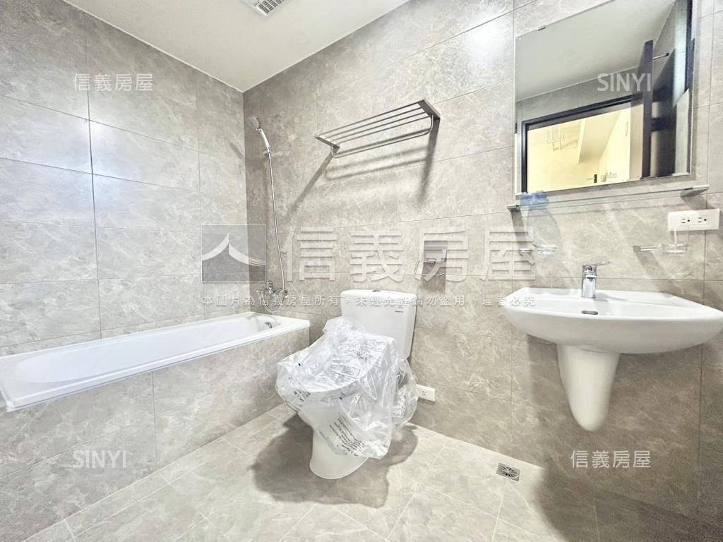 捷運學府三房車位房屋室內格局與周邊環境