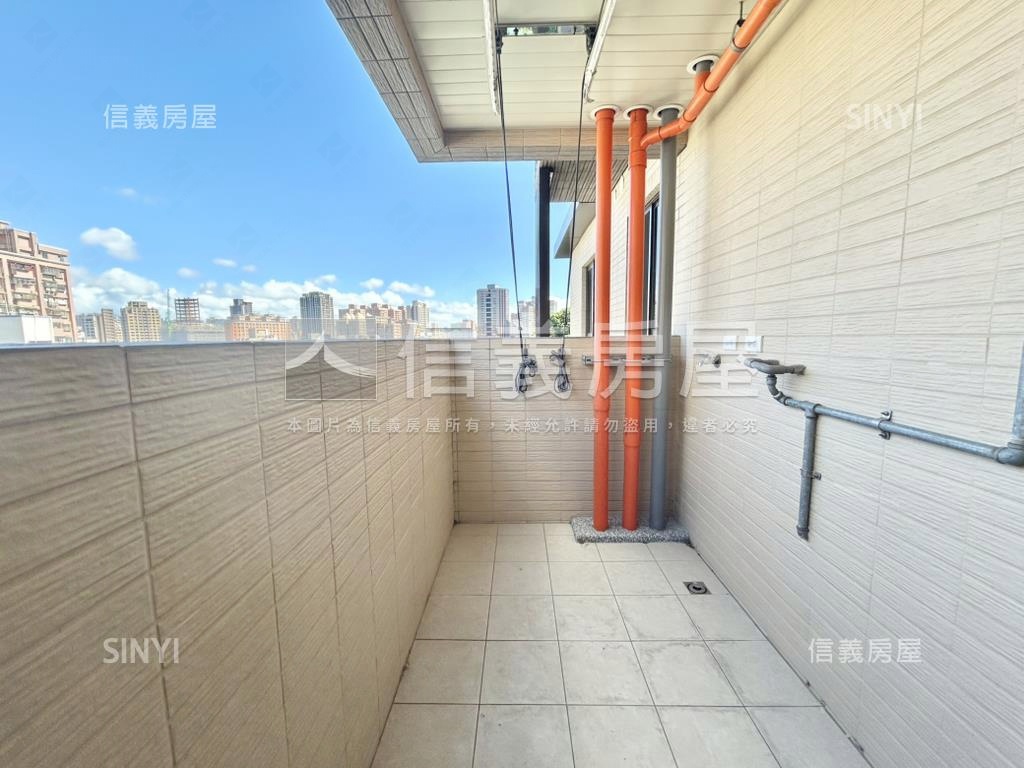 捷運學府三房車位房屋室內格局與周邊環境