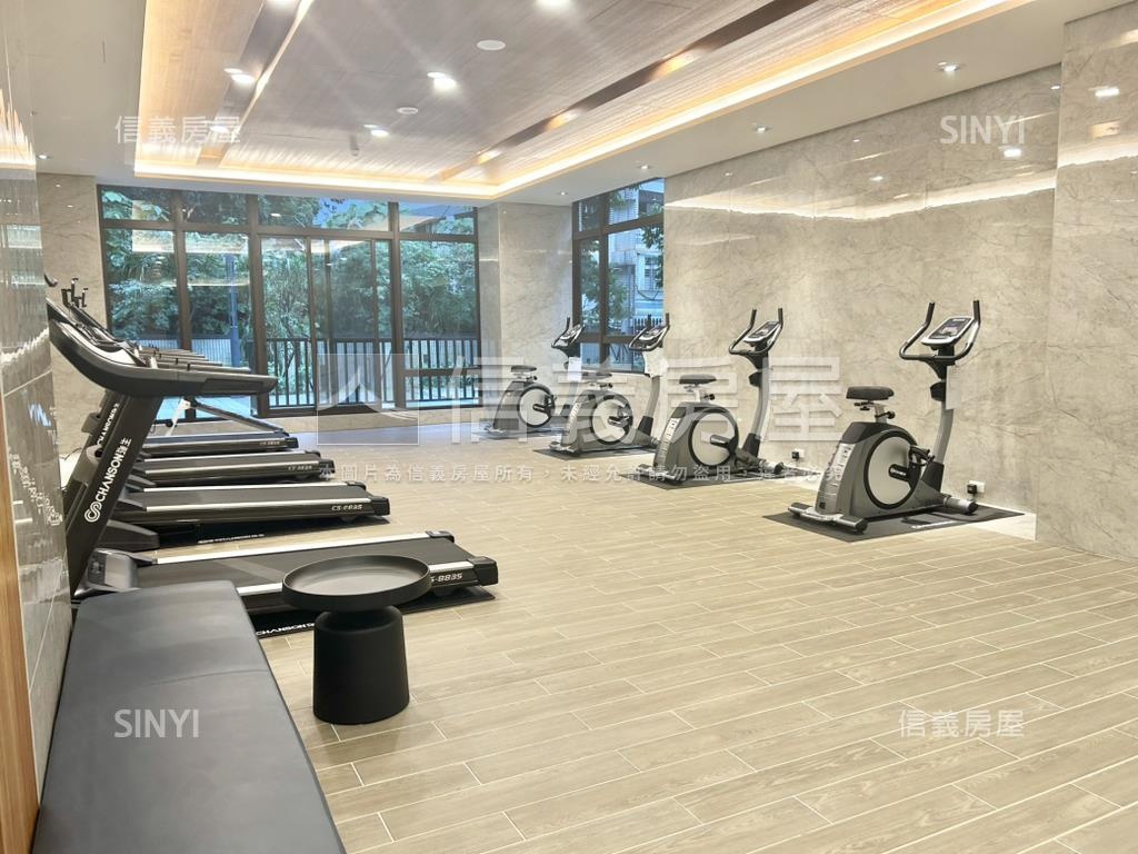 捷運學府三房車位房屋室內格局與周邊環境