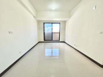 捷運學府三房車位