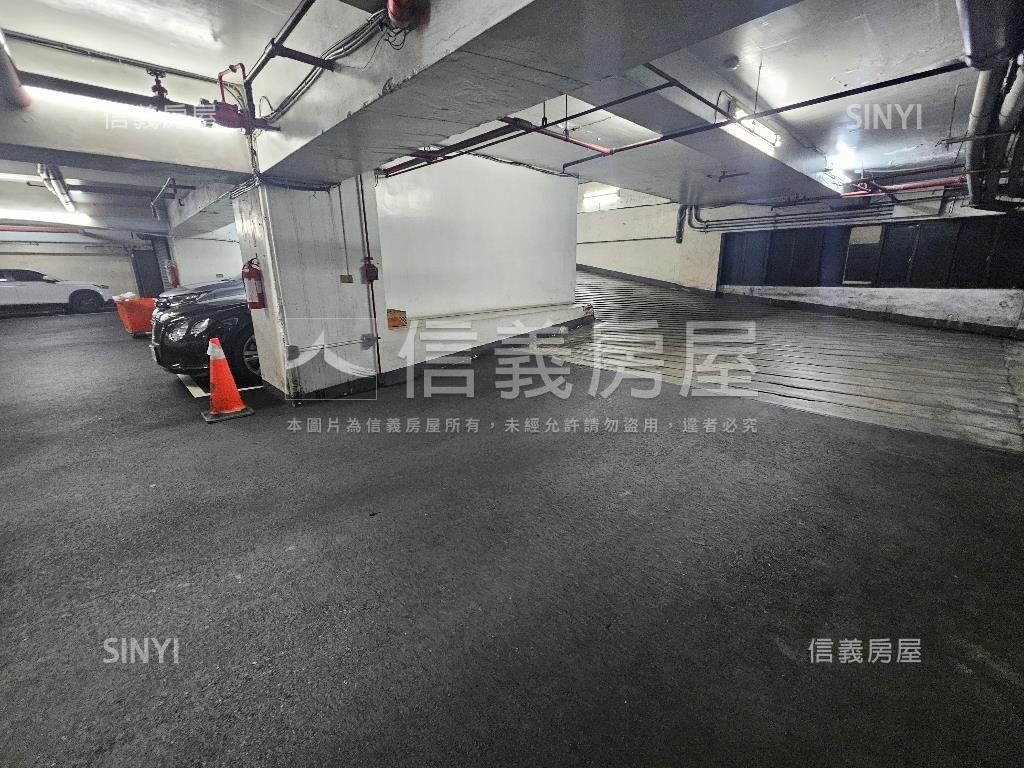 忠孝東路企業旗艦總部房屋室內格局與周邊環境