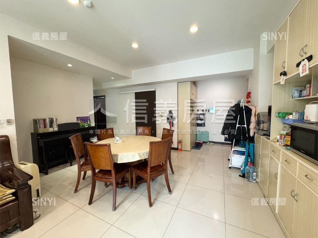 峇里ＶＩＴＡ三面採光四房房屋室內格局與周邊環境