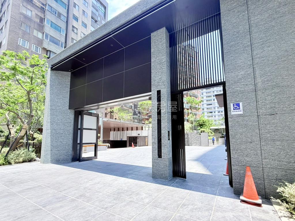 ５星精品新美齊面河景房屋室內格局與周邊環境
