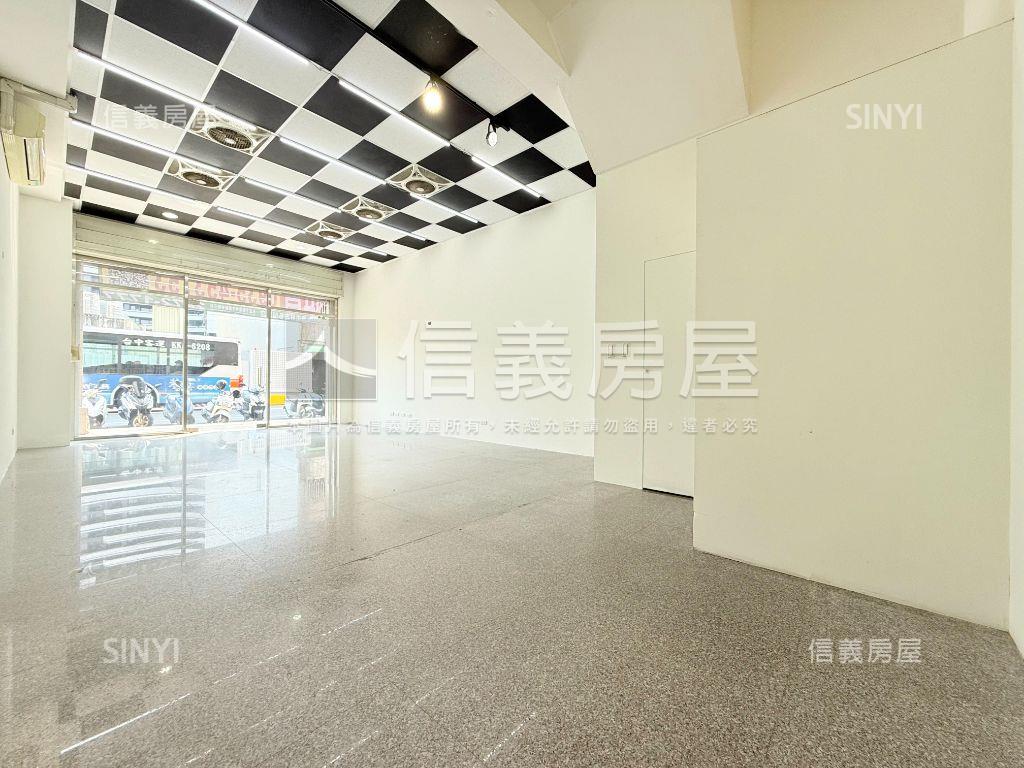 正西屯路顯眼店面１５年屋房屋室內格局與周邊環境
