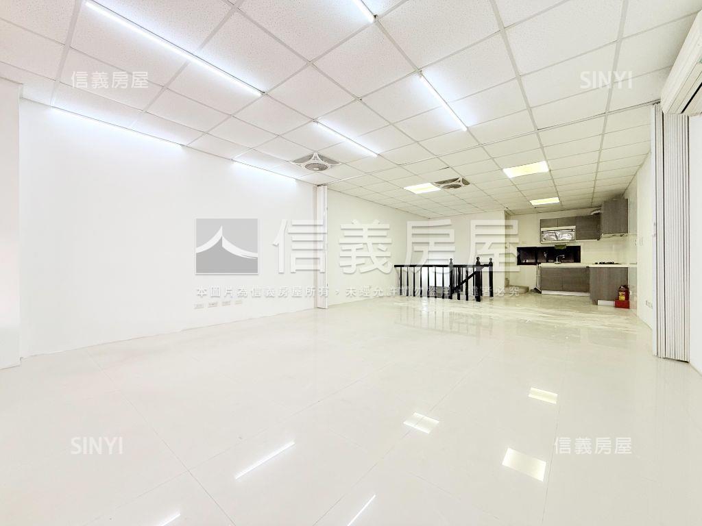 正西屯路顯眼店面１５年屋房屋室內格局與周邊環境