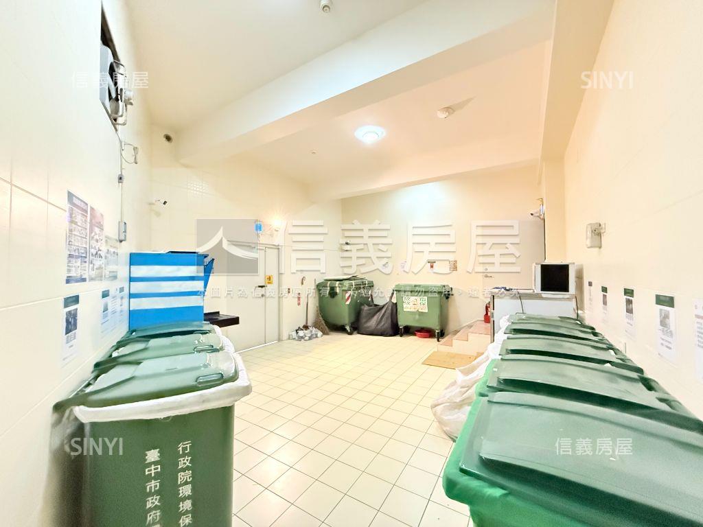 正西屯路顯眼店面１５年屋房屋室內格局與周邊環境