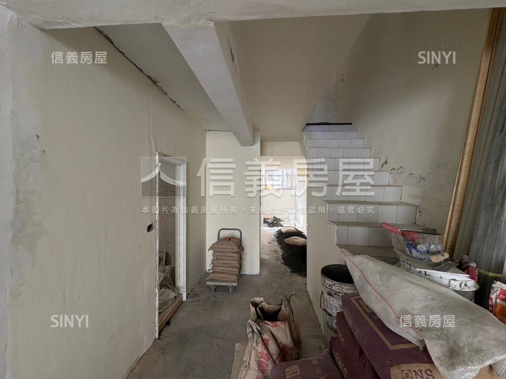 【俗】近８０３臨活路透天房屋室內格局與周邊環境