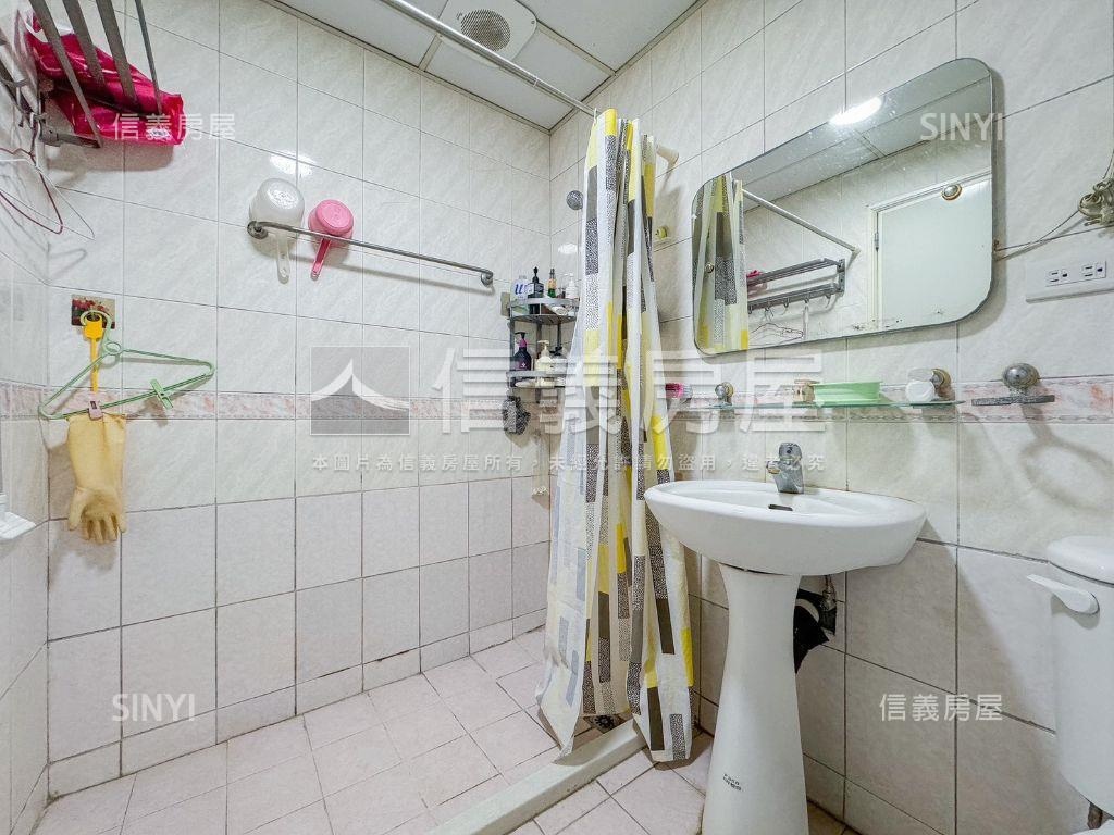 崇倫學區裝潢電梯兩房房屋室內格局與周邊環境