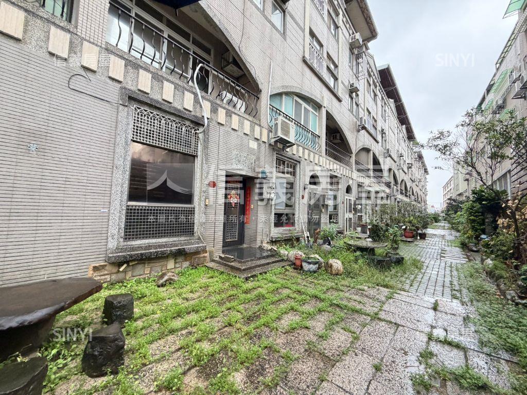 專任近樹義雙車裝潢別墅房屋室內格局與周邊環境