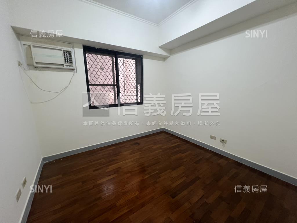羅曼羅蘭藝術廣場三房車位房屋室內格局與周邊環境