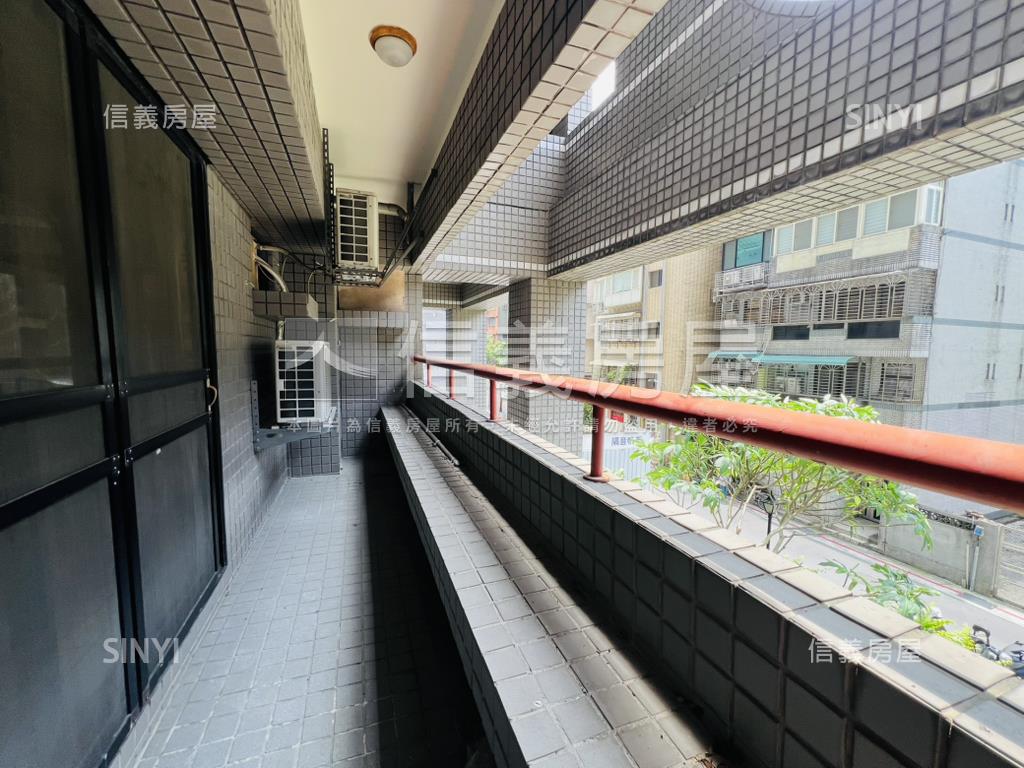 羅曼羅蘭藝術廣場三房車位房屋室內格局與周邊環境
