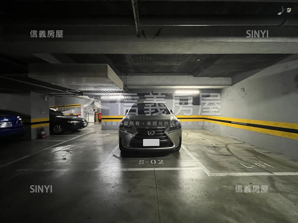 羅曼羅蘭藝術廣場三房車位房屋室內格局與周邊環境