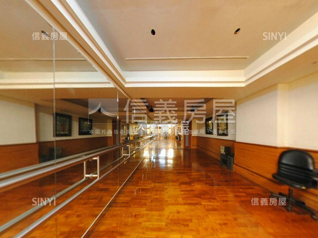 羅曼羅蘭藝術廣場三房車位房屋室內格局與周邊環境
