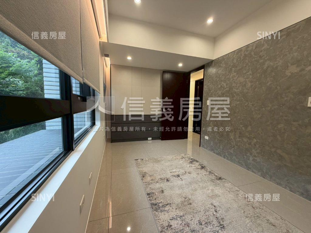 沐極兩房電梯車位房屋室內格局與周邊環境