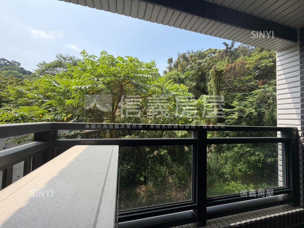 沐極兩房電梯車位房屋室內格局與周邊環境