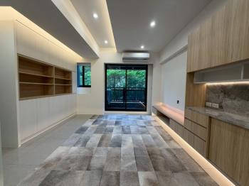 沐極兩房電梯車位