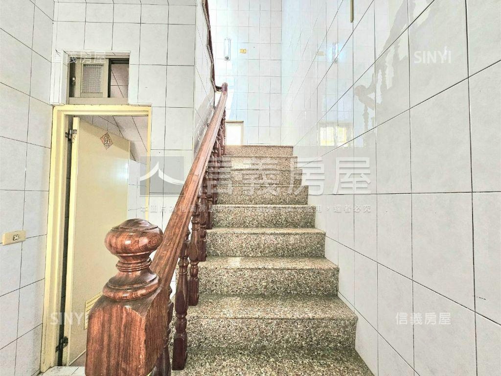 仁武大地坪透天店面房屋室內格局與周邊環境