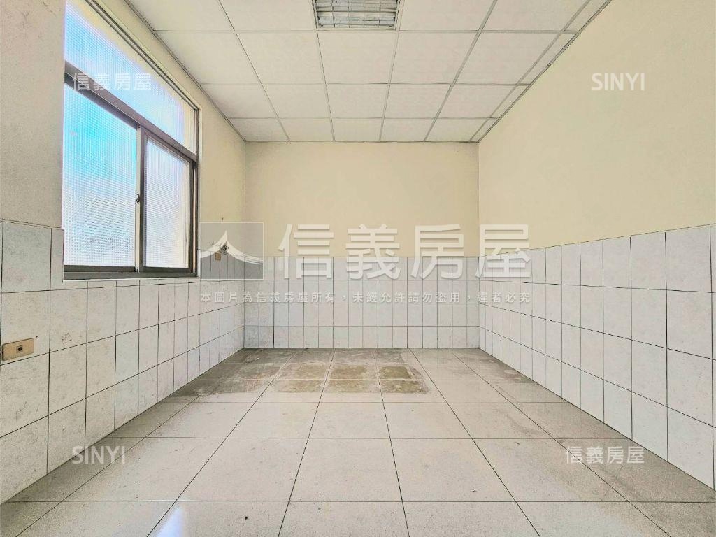 仁武大地坪透天店面房屋室內格局與周邊環境