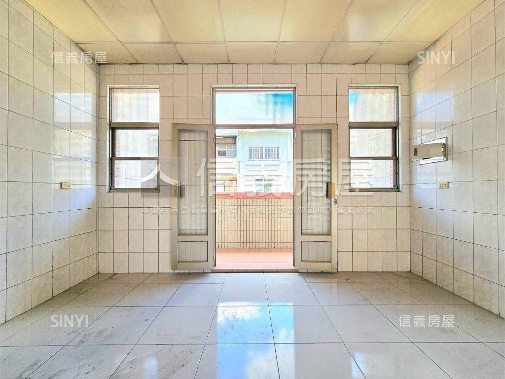 仁武大地坪透天店面房屋室內格局與周邊環境